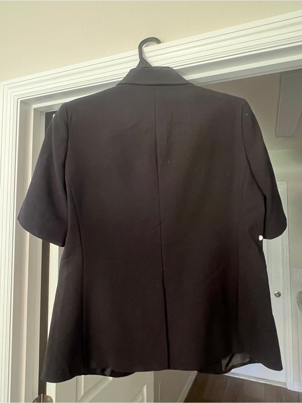 Black Short-Sleeve Satin line Women's Blazer M Nicely Made - Picture 2 of 5